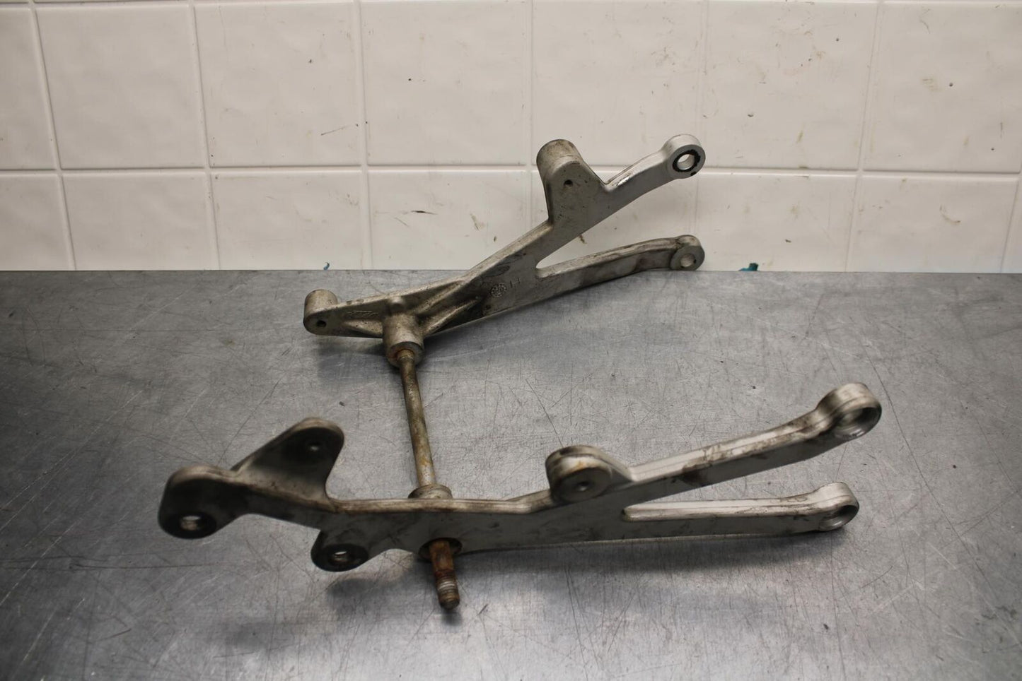 07-11 KTM 990 SUPER DUKE ENGINE MOUNT MOTOR BRACKET BB578