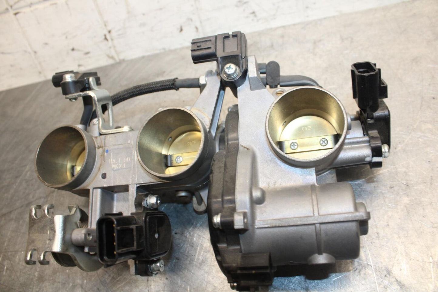 2015 Yamaha FJ09 MAIN FUEL INJECTORS / THROTTLE BODIES BB41