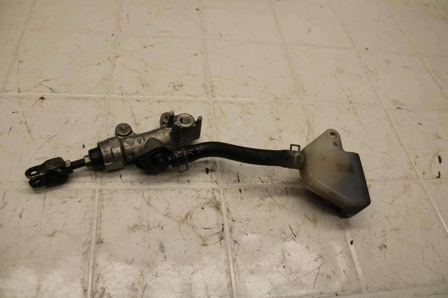 04-05 SUZUKI GSXR750 REAR BACK BRAKE MASTER CYLINDER W RESERVOIR BB11
