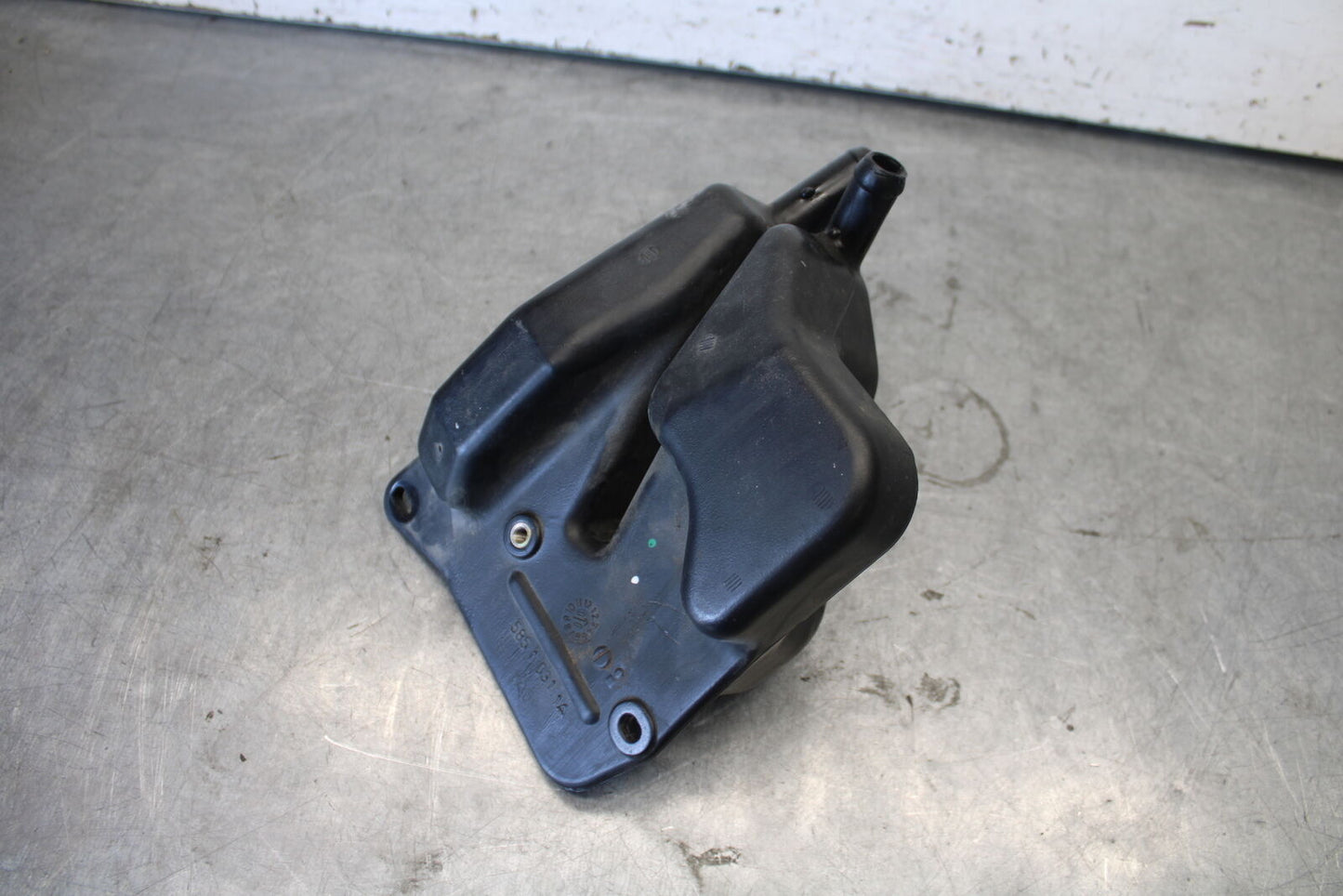 06-07 DUCATI MONSTER 695 OIL BREATHER TANK BB674