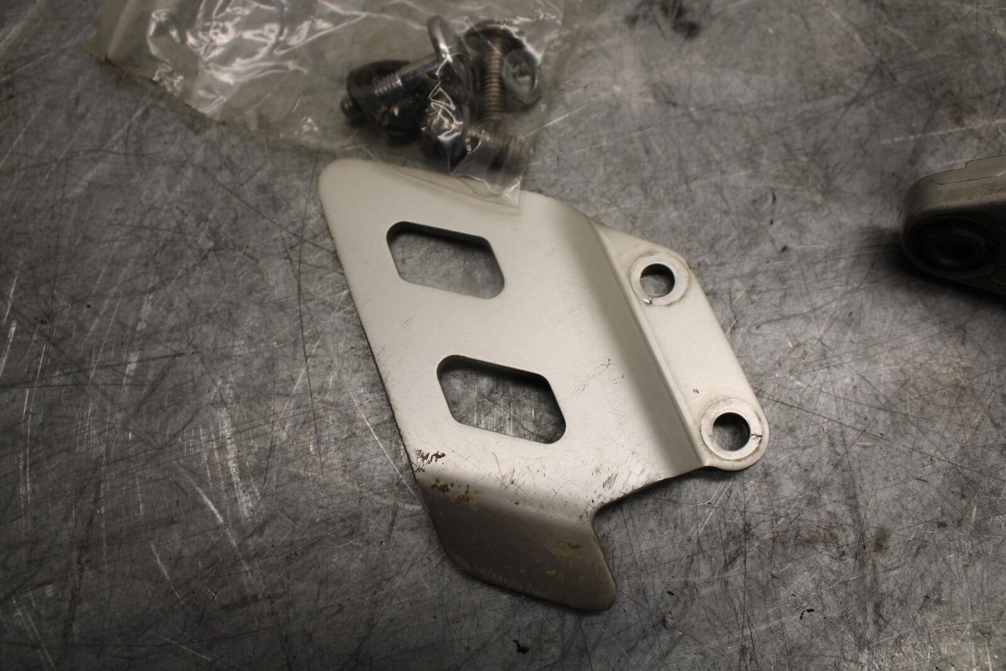 1993 Suzuki GSXR1100W RIGHT REARSET REAR SET DRIVER FOOT PEG BRACKET MOUNT BB46