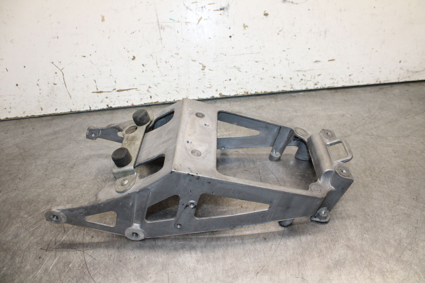 06-07 SUZUKI GSXR 600 REAR BACK TAIL SUBFRAME SUB FRAME BB737