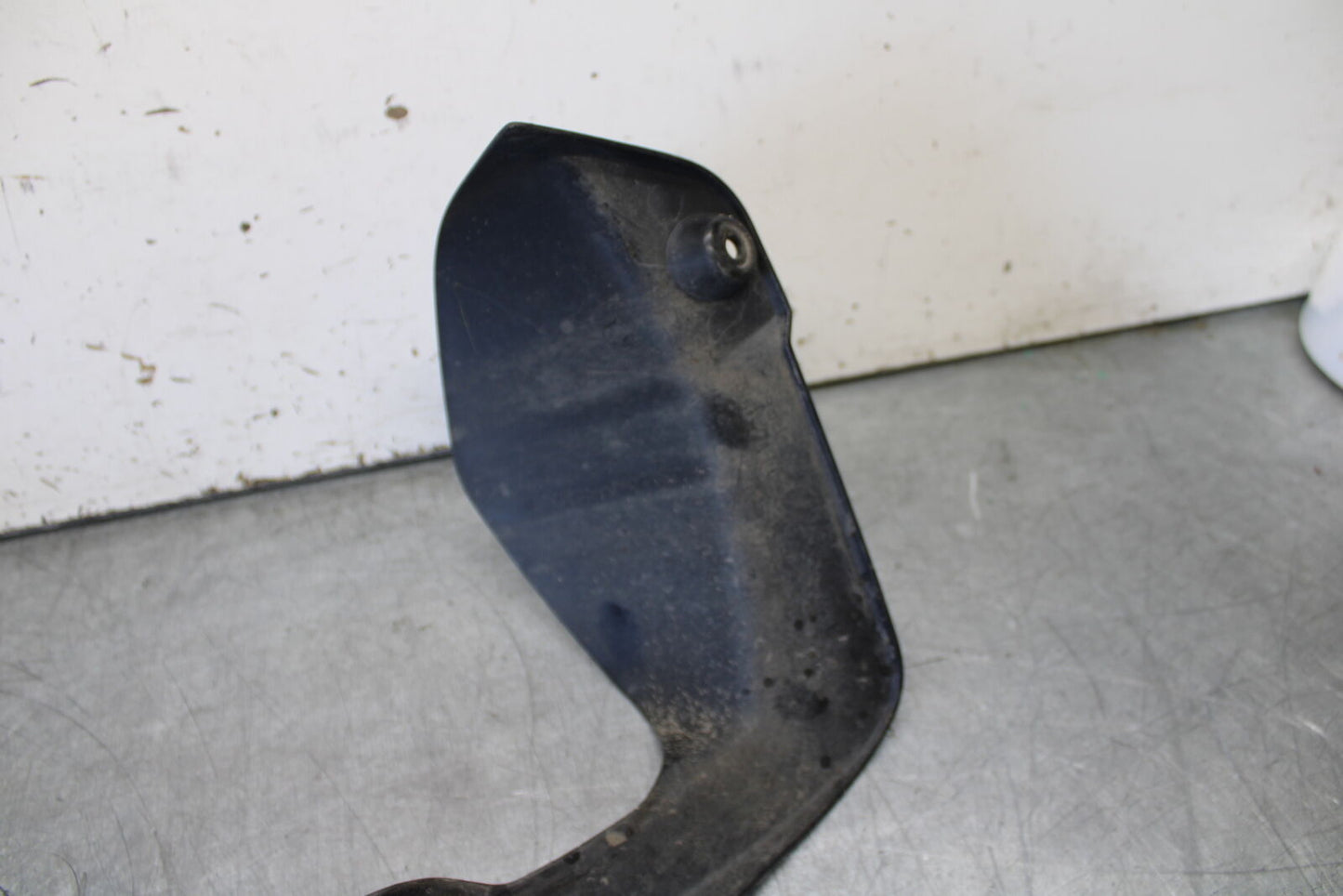 12-17 KAWASAKI ER-6N Z650 REAR BACK DRIVE CHAIN GUARD COVER SHIELD BB709