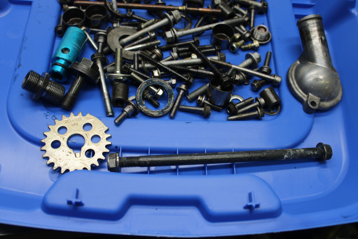 06 YAMAHA YZF R6 MOUNTING BOLTS HARDWARE MOTOR SCREWS BB716