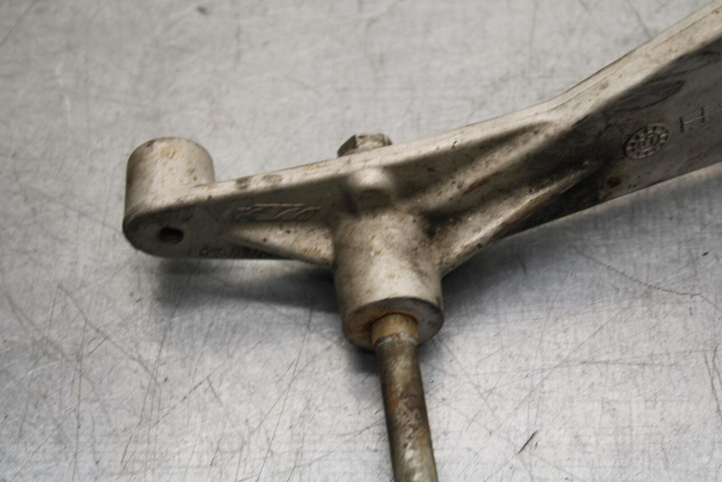 07-11 KTM 990 SUPER DUKE ENGINE MOUNT MOTOR BRACKET BB578