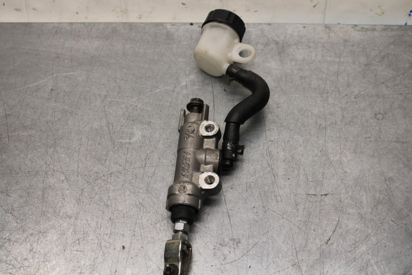 2001 Suzuki GSXR600 REAR BRAKE MASTER CYLINDER W RESERVOIR 69600-33C00 BB584