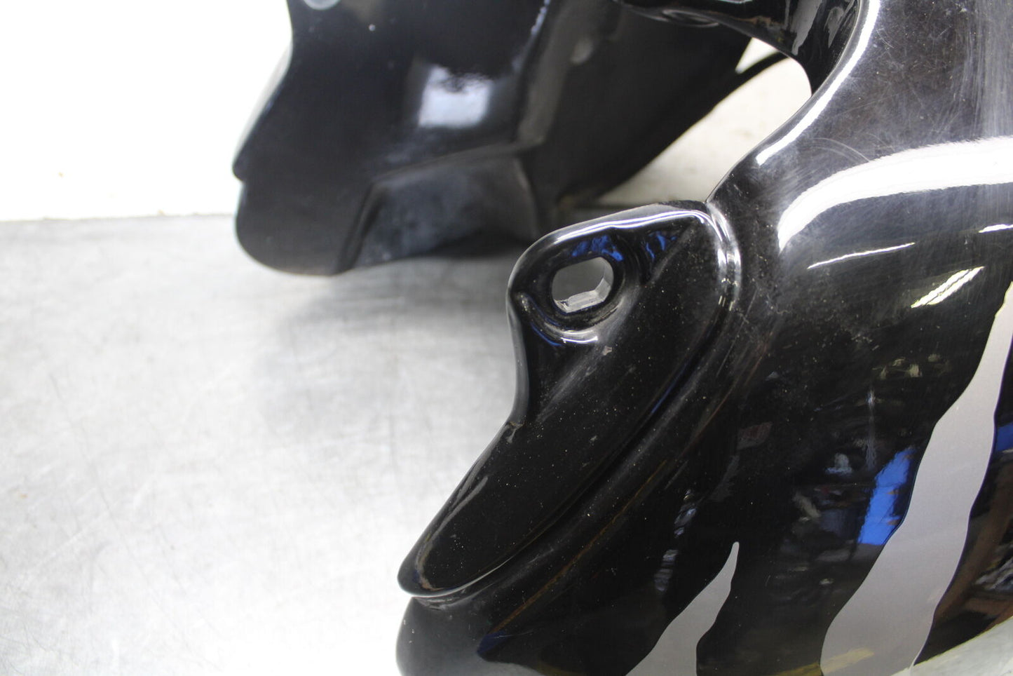 01-06 TRIUMPH TIGER 955I GAS TANK FUEL CELL PETROL RESERVOIR BB693