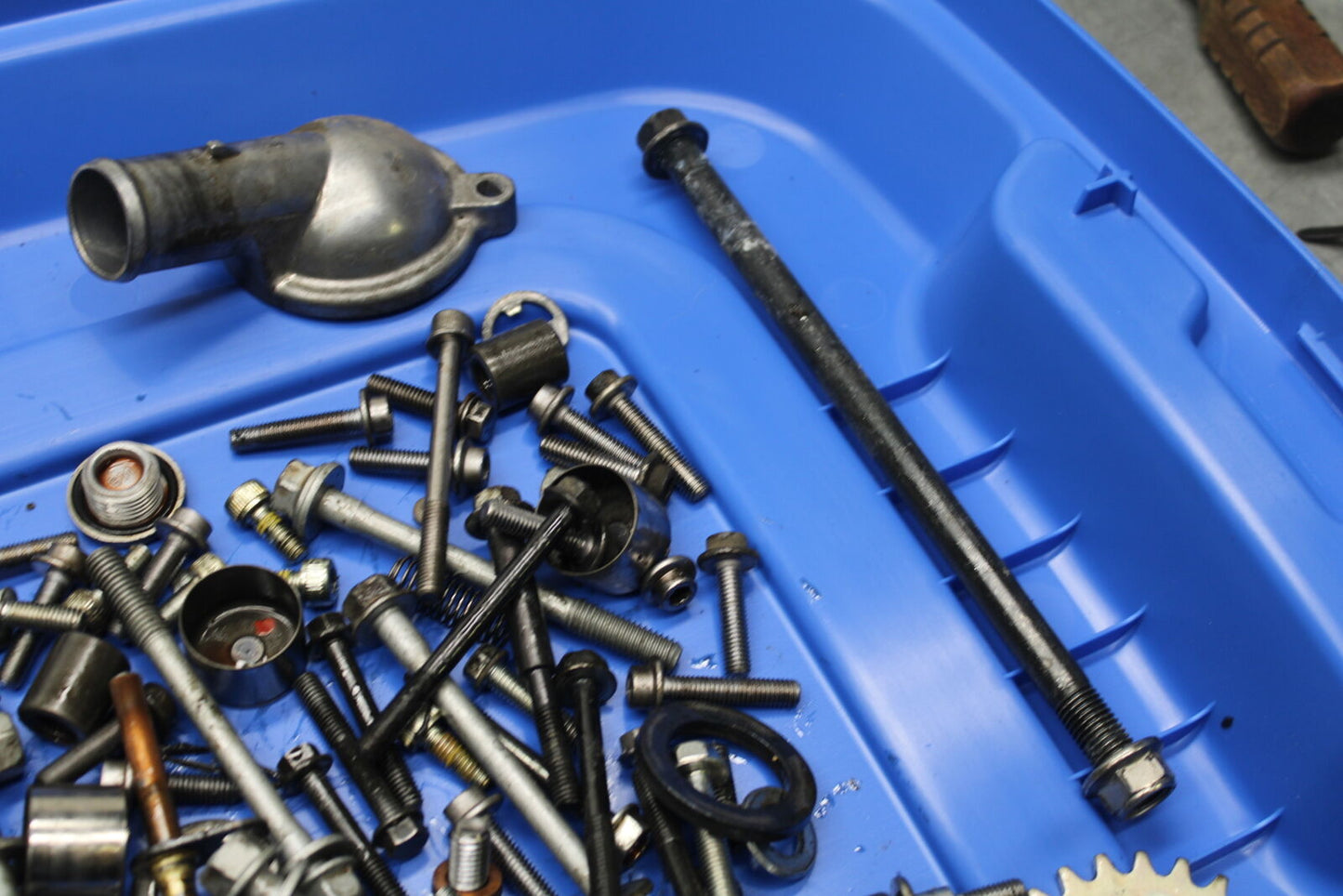 06 YAMAHA YZF R6 MOUNTING BOLTS HARDWARE MOTOR SCREWS BB716