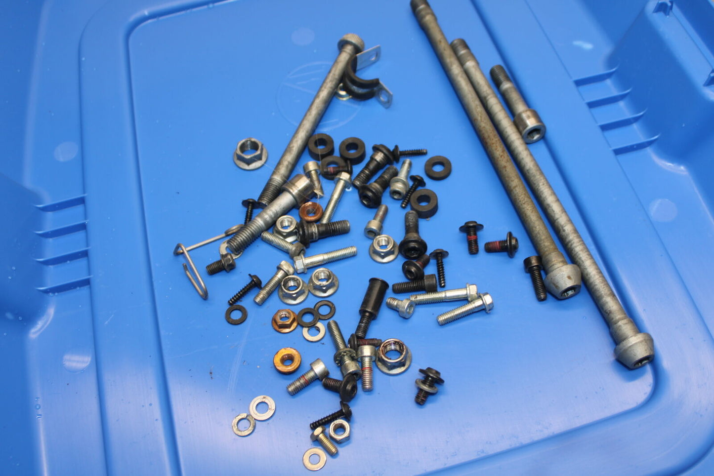 08-10 DUCATI 848 ENGINE MOUNTING BOLTS HARDWARE MOTOR SCREWS BB705