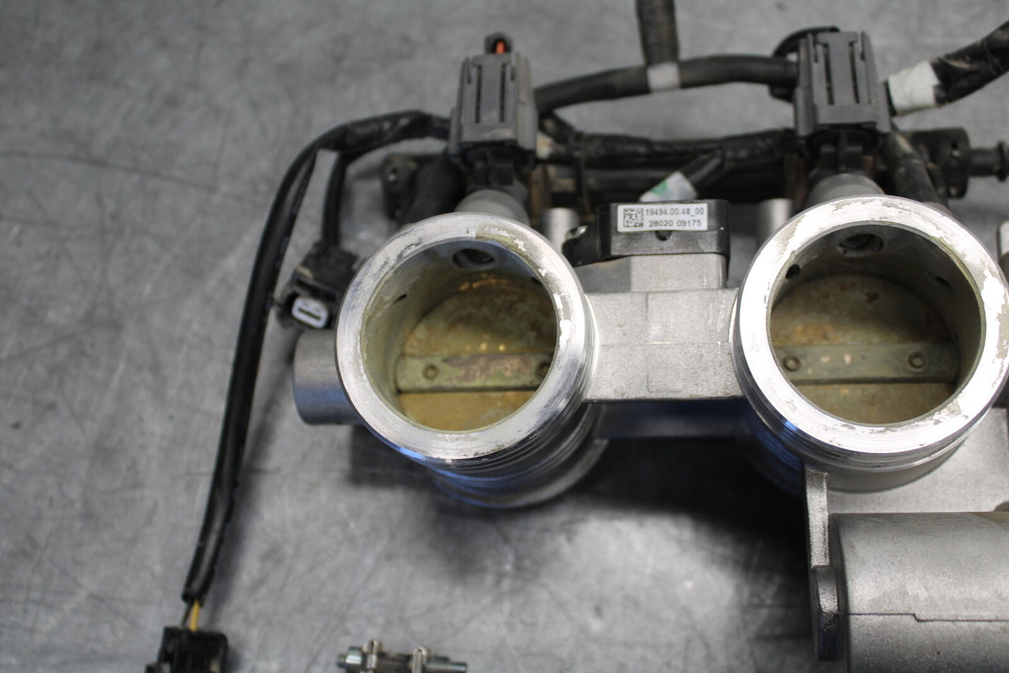 21-24 KTM 890 ADVENTURE R MAIN FUEL INJECTORS / THROTTLE BODIES BB723