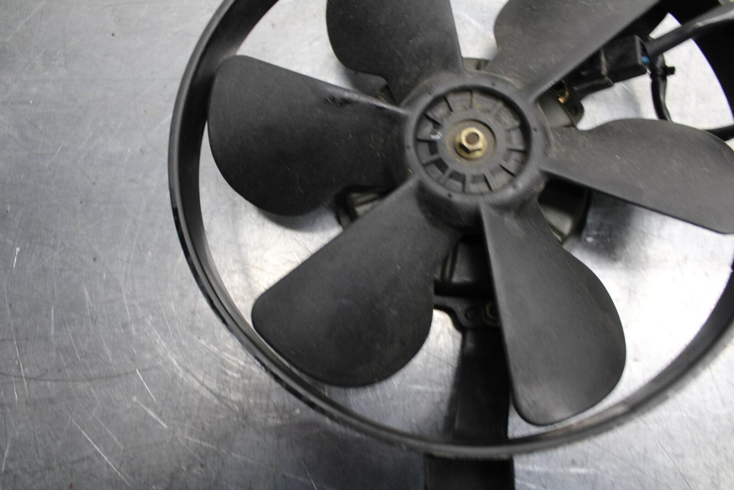 98-99 YAMAHA YZF R1 ENGINE RADIATOR COOLING FAN 4XV-12405-00-00 BB74