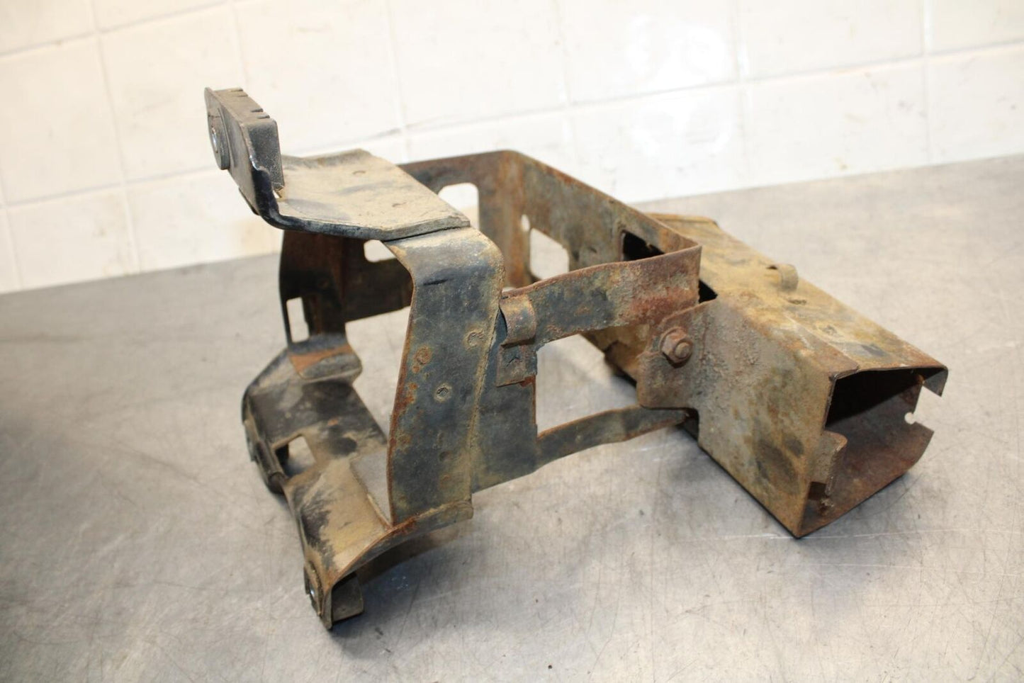 75 SUZUKI GT 550 TOOL BOX BATTERY BOX BB72