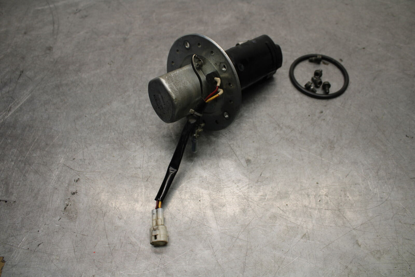 04-05 SUZUKI GSXR600 FUEL PUMP GAS PETROL SENDER UNIT 15100-29G00 BB658