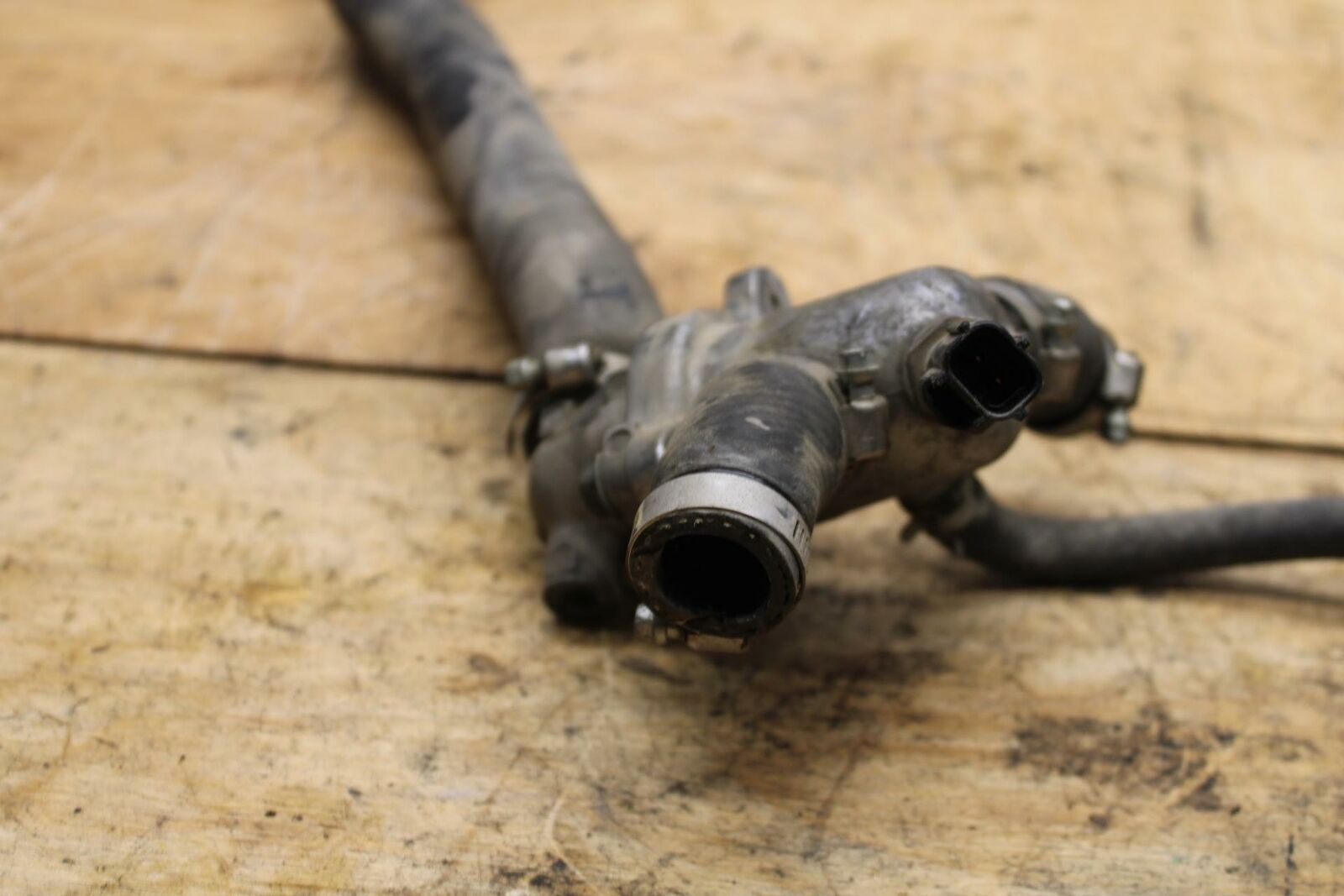 02-03 SUZUKI VSTROM 1000 THERMOSTAT HOUSING BB331