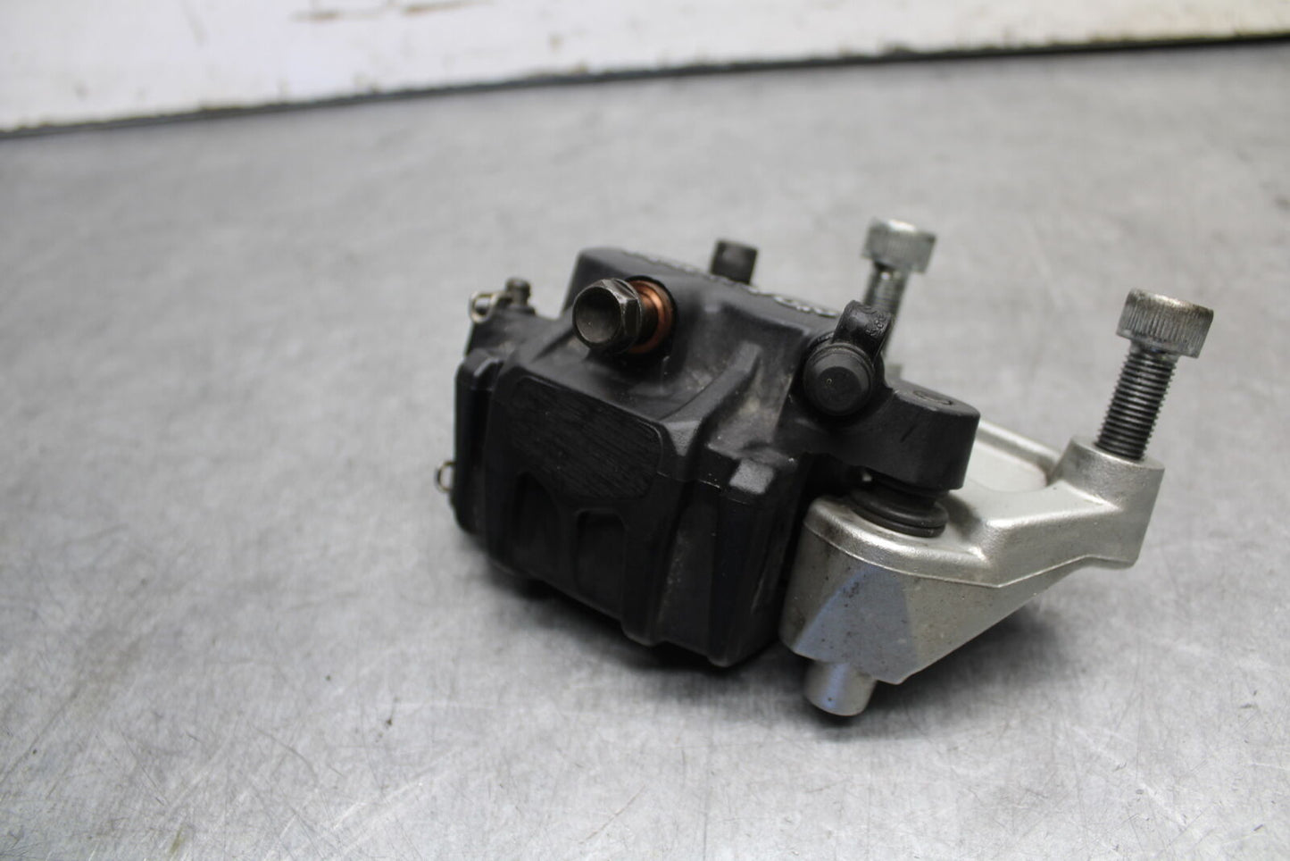 06-07 DUCATI MONSTER 695 RIGHT LEFT FRONT BRAKE CALIPER SET PAIR CALIPERS BB674