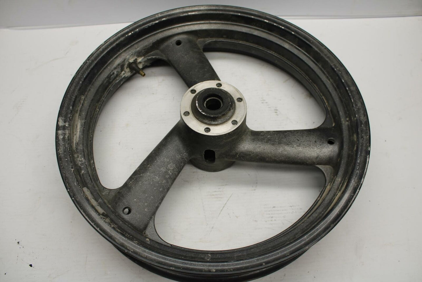 96 YAMAHA YZF750R FRONT WHEEL BB237