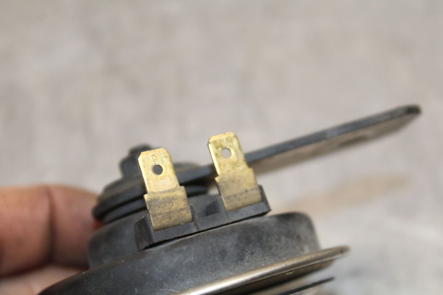 19-22 KAWASAKI Z400 HORN SIGNAL BB738