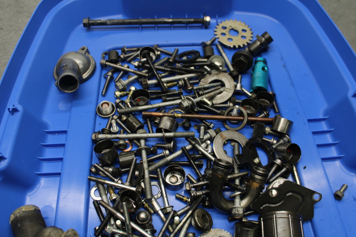 06 YAMAHA YZF R6 MOUNTING BOLTS HARDWARE MOTOR SCREWS BB716