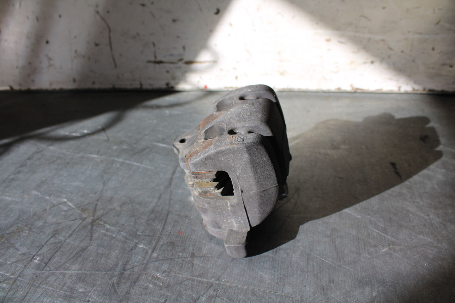 19-22 KAWASAKI Z400 RIGHT FRONT BRAKE CALIPER BB708