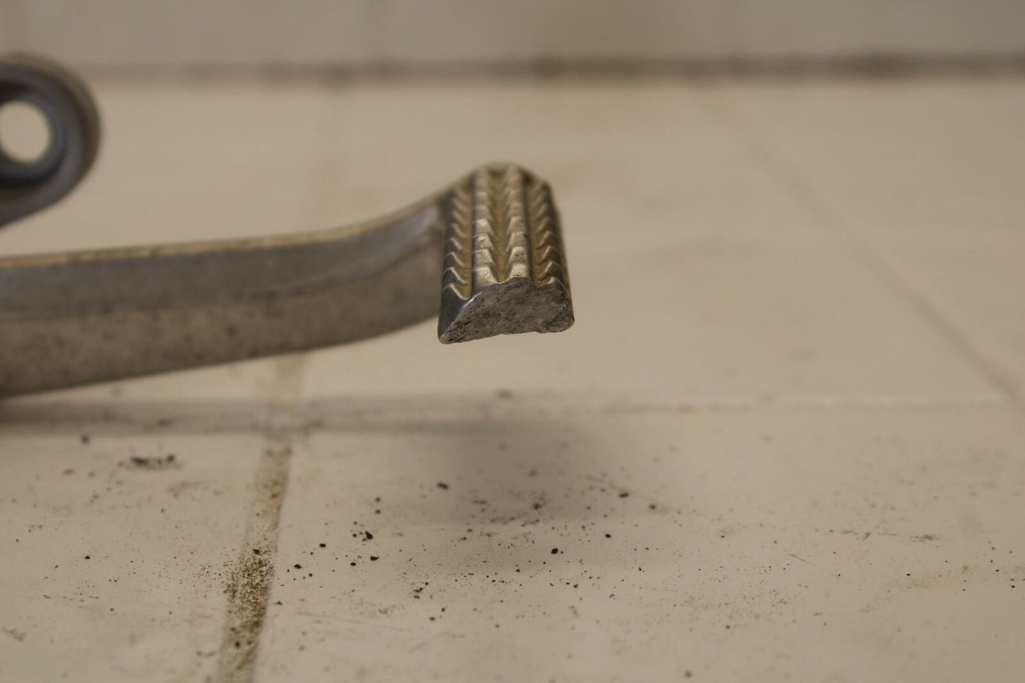 01-02 SUZUKI GSXR750 RIGHT REARSET REAR SET DRIVER FOOT PEG REST STOP BB402