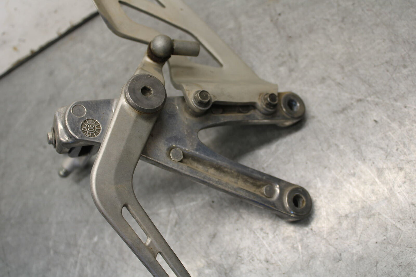 09-11 TRIUMPH DAYTONA 675 LEFT REARSET REAR SET FOOT PEG W SHIFTER BB652
