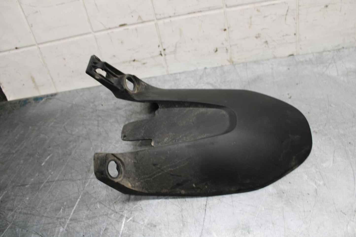 21 HUSQVARNA VITPILEN 401 REAR BACK WHEEL TIRE HUGGER FENDER BB467