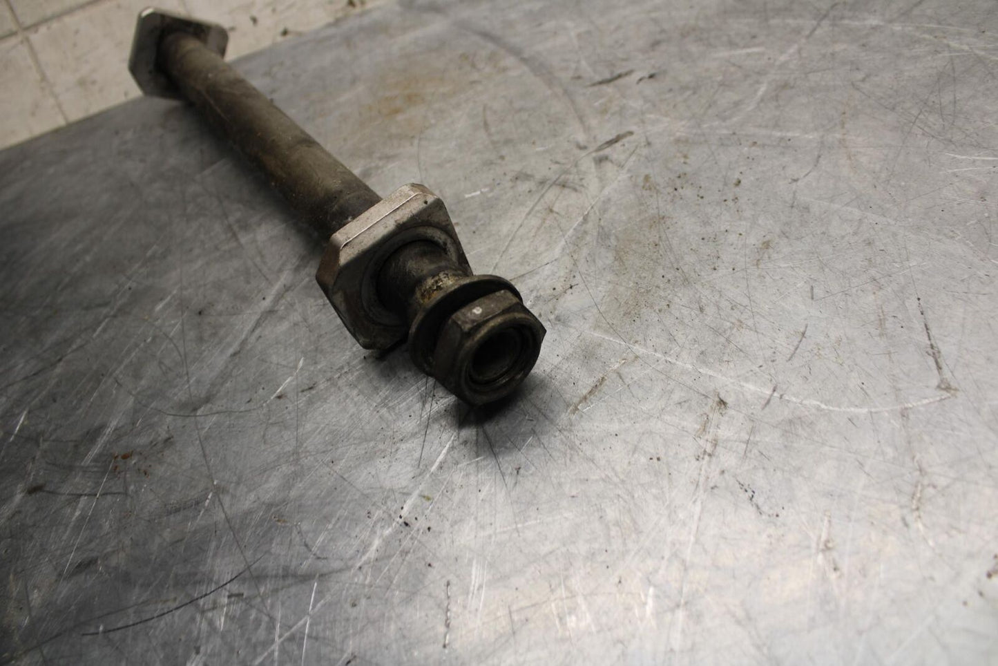 2008 Suzuki GSXR1000 REAR AXLE BACK WHEEL RIM PIVOT BOLT AXEL 64711-33E20 BB519