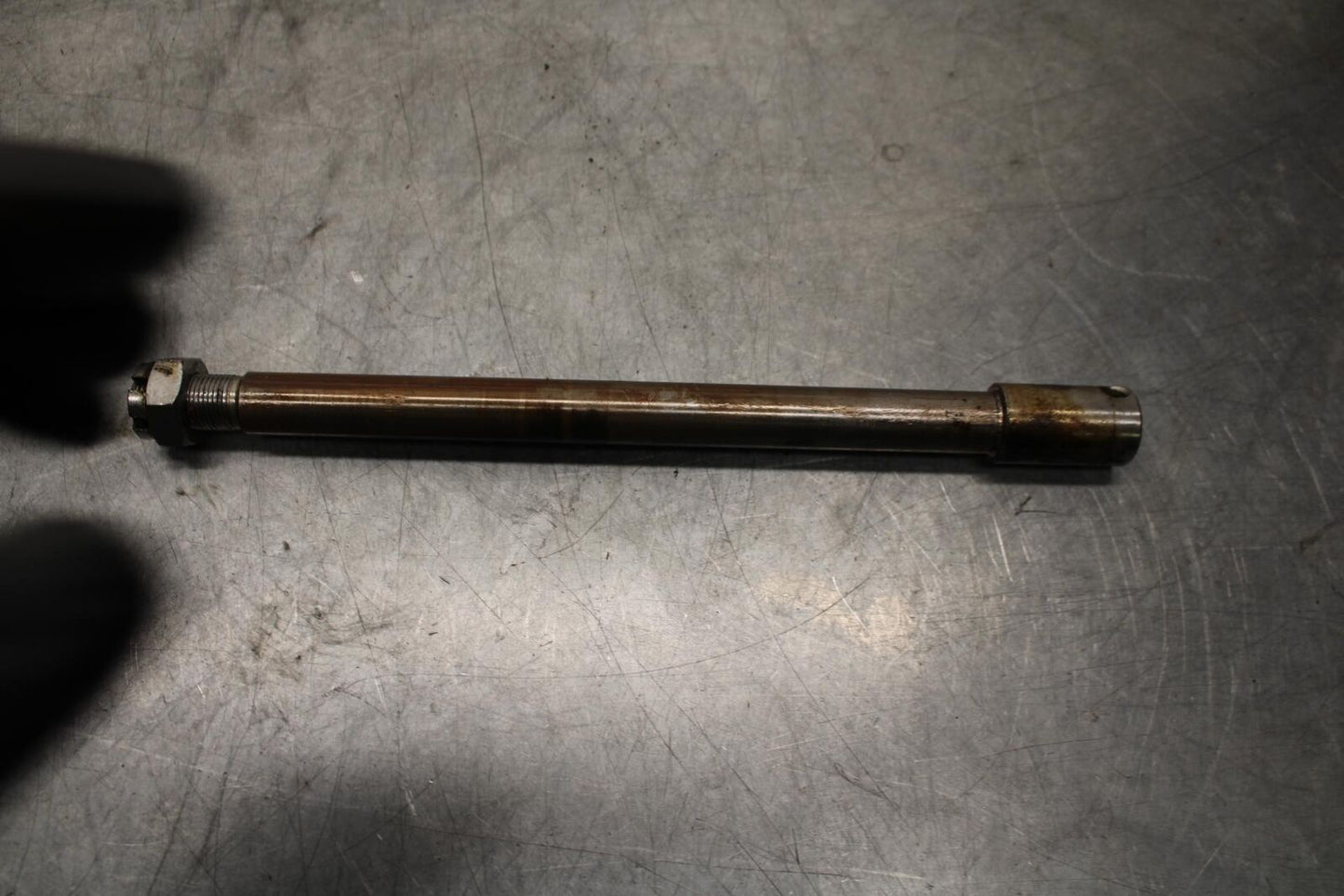 1977 Yamaha XS750 REAR AXLE BACK WHEEL RIM PIVOT BOLT AXEL 1J7-25381-00-00 BB554