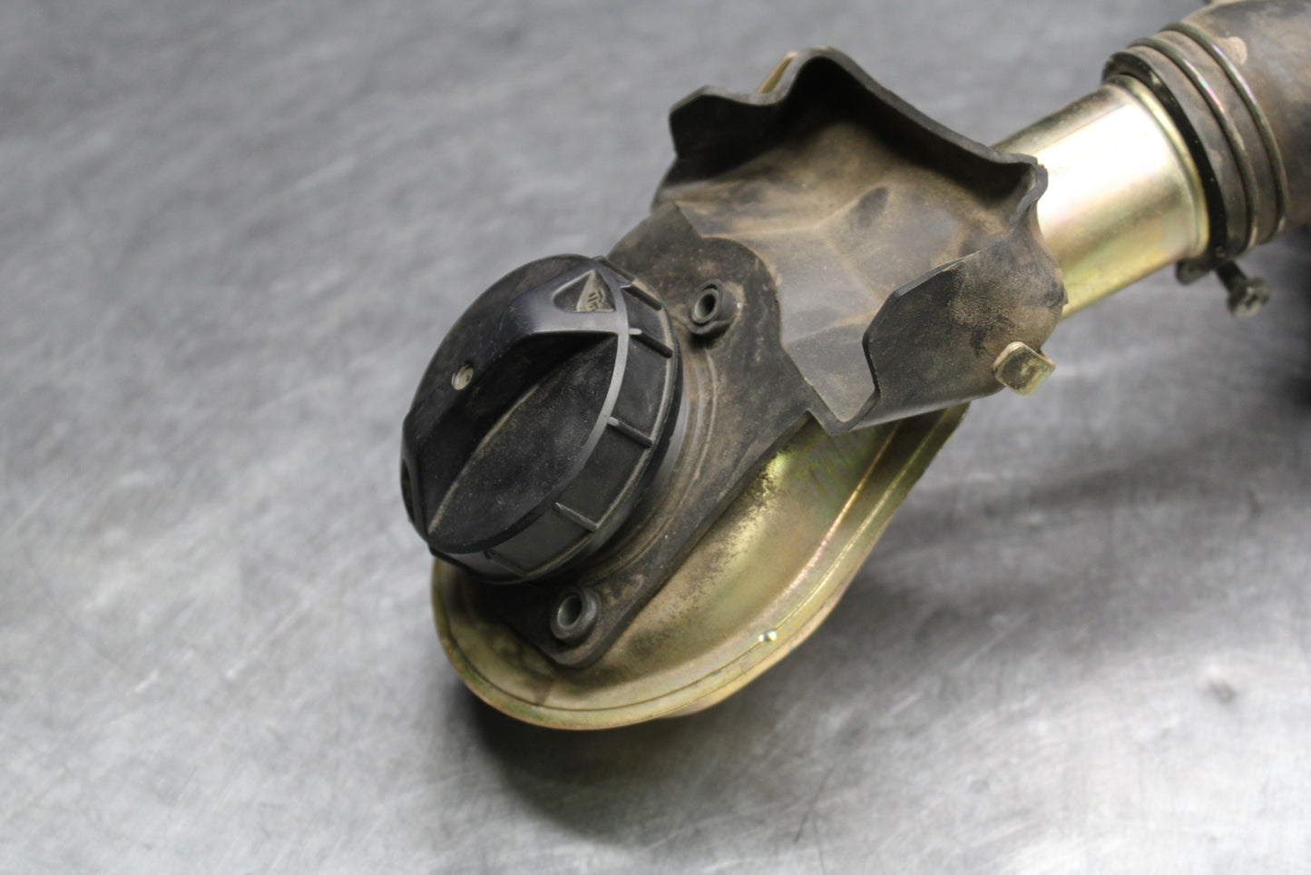 00 SUZUKI INTRUDER 1500 VL1500 GAS TANK FUEL PETROL RESERVOIR BB761