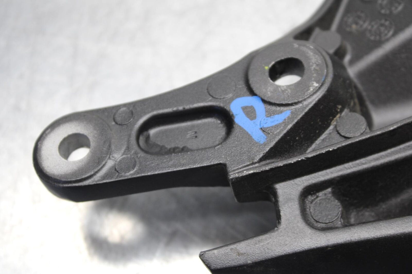 11-19 HONDA CBR125R PASSENGER REAR SEAT GRAB BAR HANDLE SET BB105