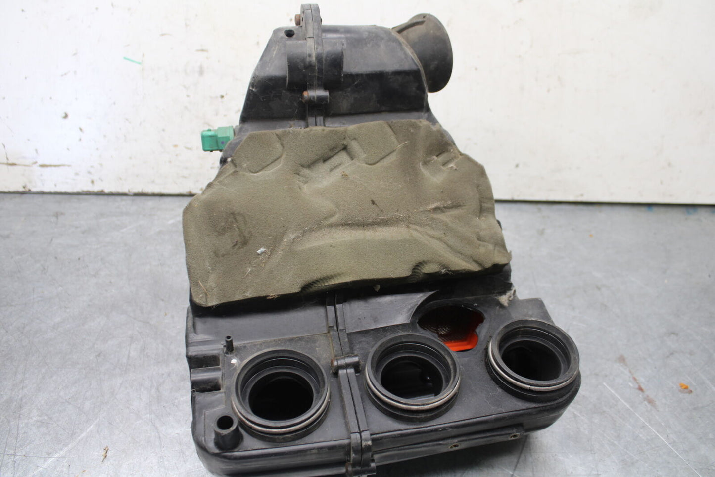 01-06 TRIUMPH TIGER 955I AIRBOX AIR INTAKE FILTER BOX BB693