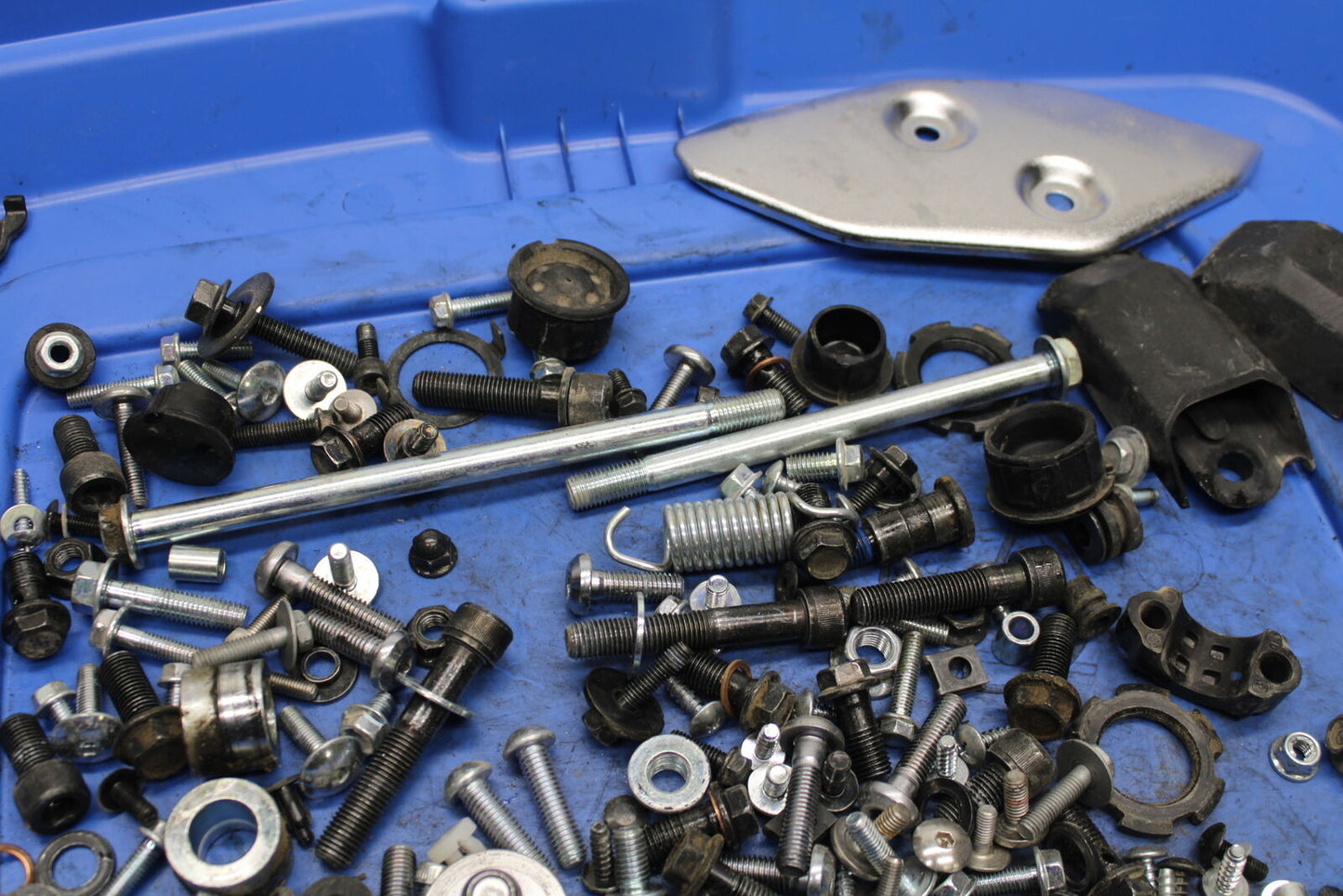 19-24 YAMAHA R3 MOUNTING BOLTS HARDWARE MOTOR SCREWS BB736