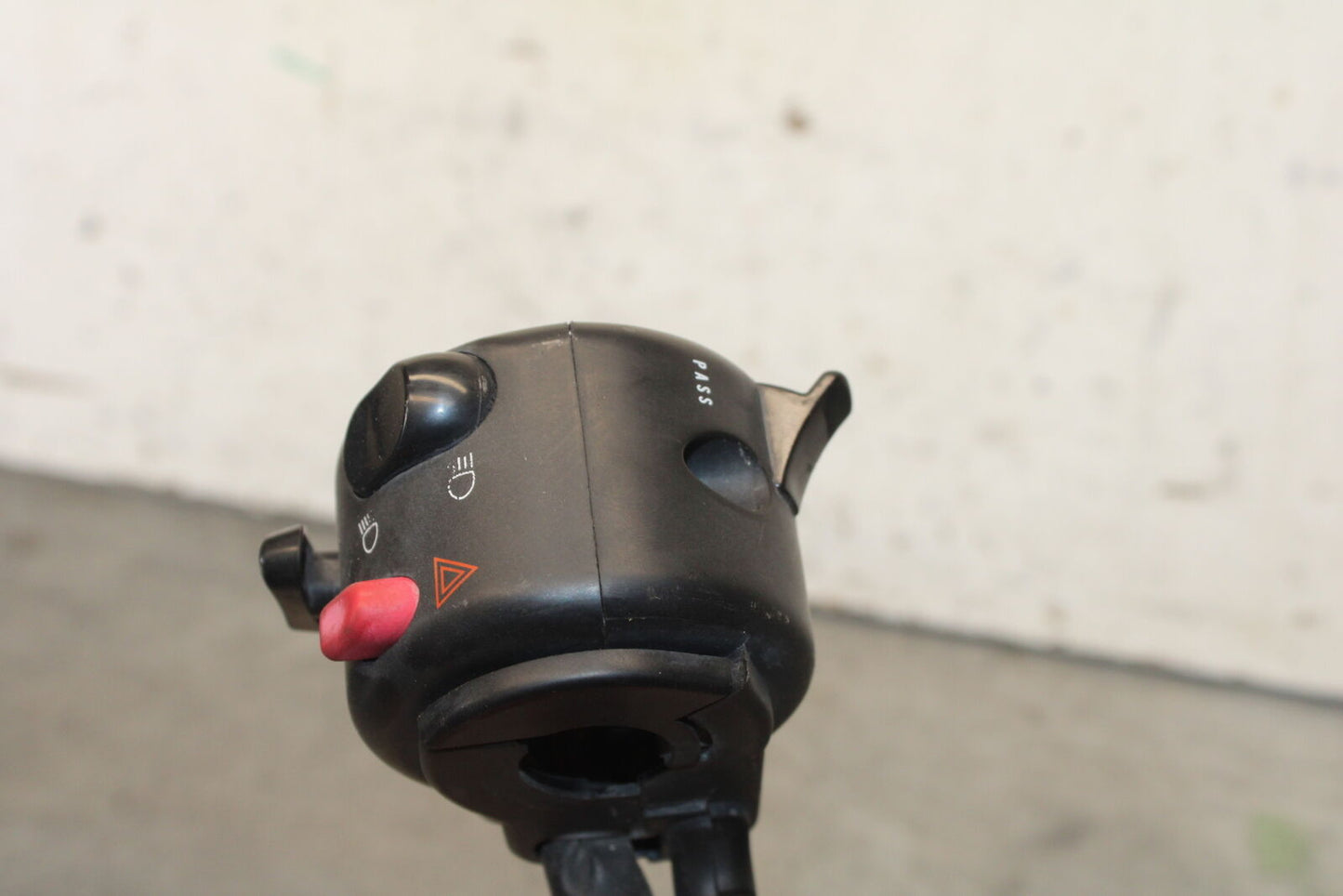 01-06 TRIUMPH TIGER 955I LEFT CLIP ON HANDLE HORN SIGNALS SWITCH BB693