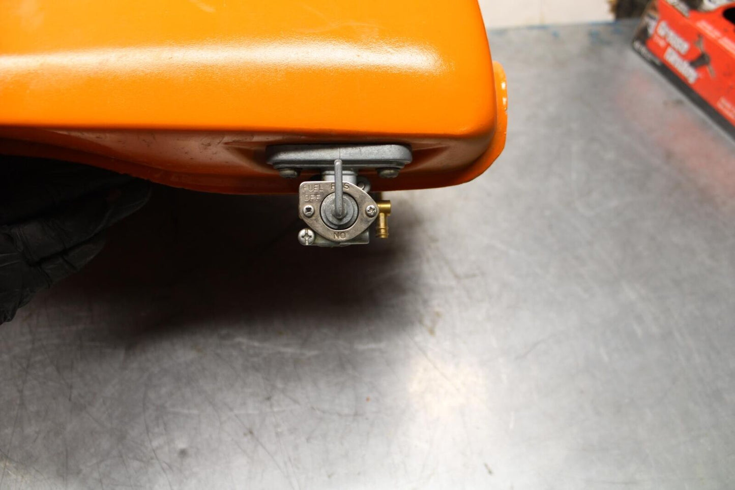 1977 Yamaha XS750 GAS TANK FUEL PETROL RESERVOIR BB554