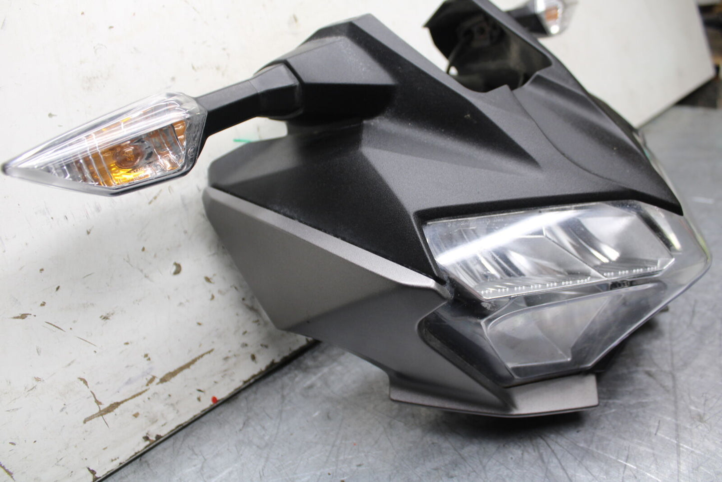 19-22 KAWASAKI Z400 FRONT HEADLIGHT HEAD LIGHT LAMP BB708