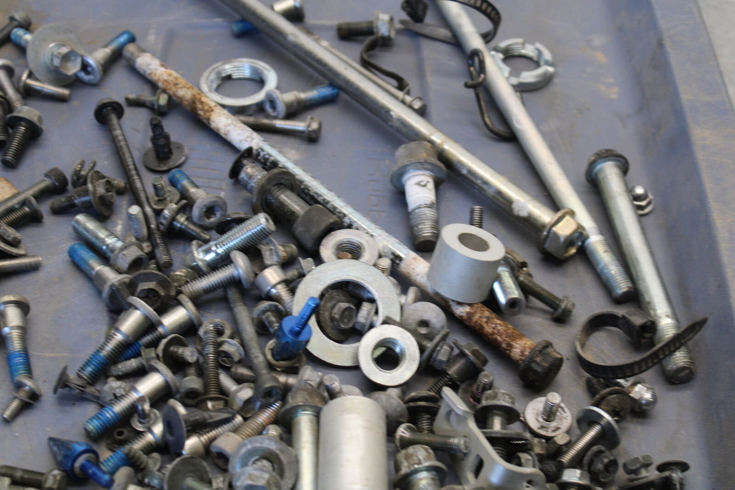 03-07 SUZUKI SV1000S ENGINE MOUNTING BOLTS HARDWARE SCREWS BB657