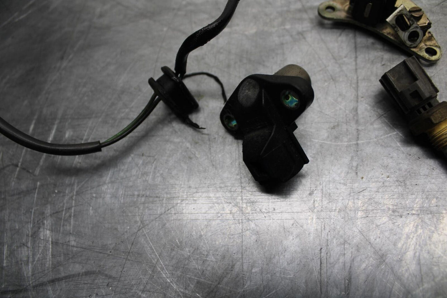 04-05 SUZUKI GSXR600 CRANKSHAFT POSTION PICK UP SENSOR ENGINE BB329