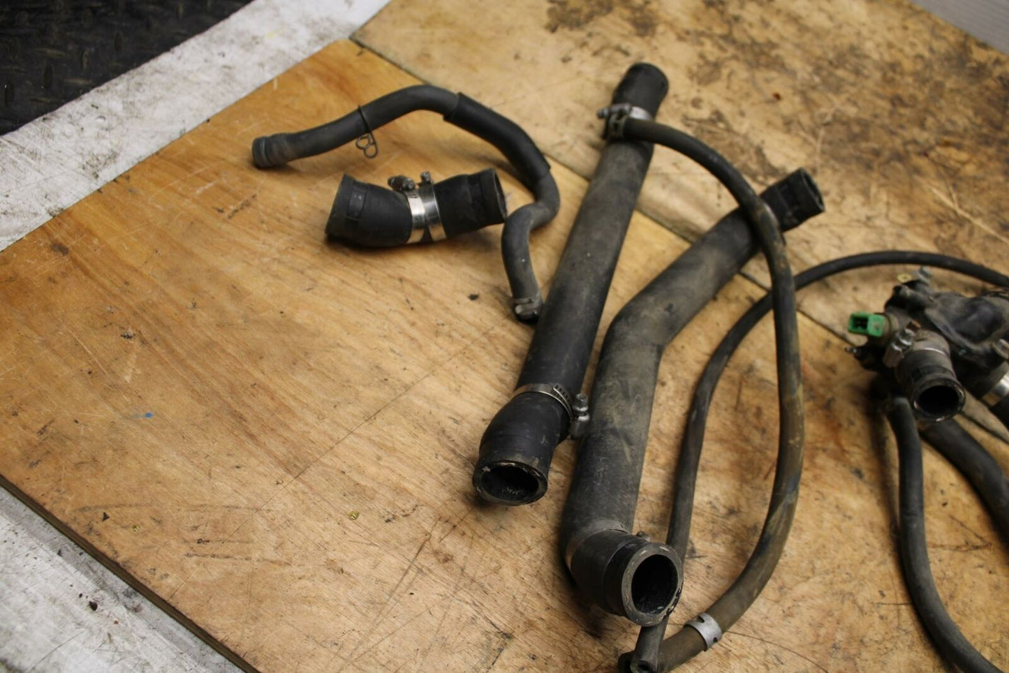 98-05 HONDA SUPER HAWK 1000 VTR1000F THERMOSTAT W HOUSING ASSEMBLY W HOSES BB341