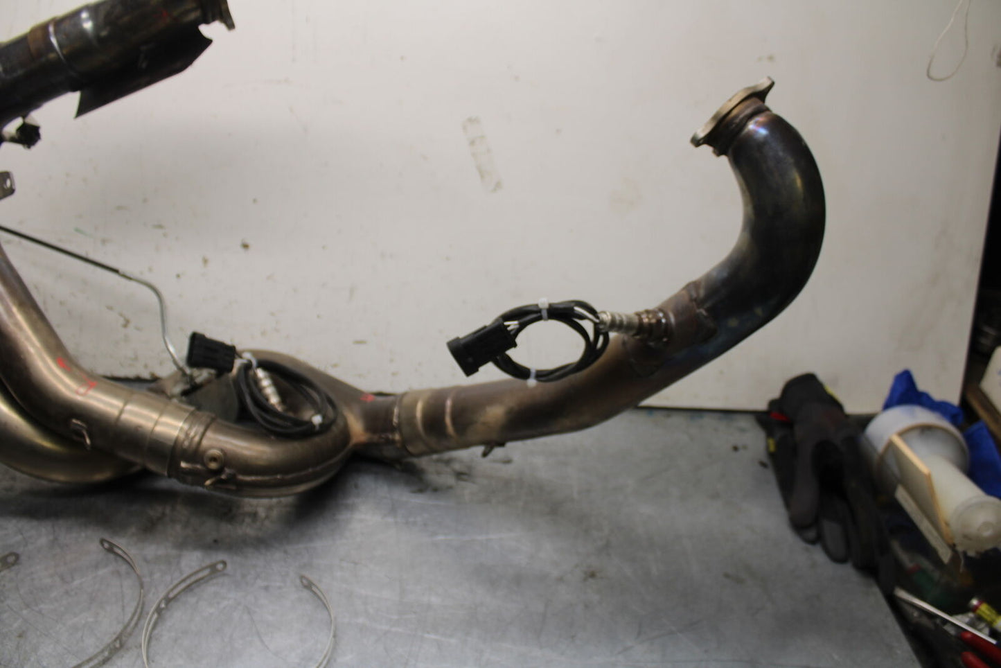 09-11 DUCATI STREETFIGHTER 1098 FULL EXHAUST SYSTEM HEADERS PIPE MUFFLER BB705