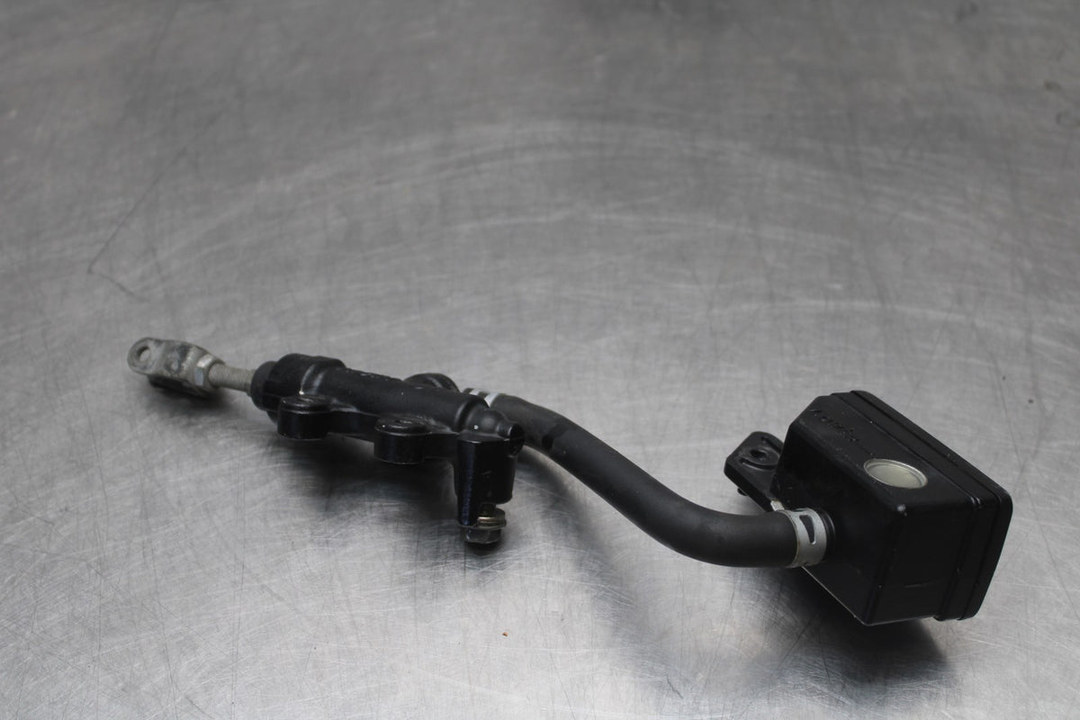 05-09 SUZUKI BOULEVARD C90 REAR BACK BRAKE MASTER CYLINDER W RESERVOIR BB918