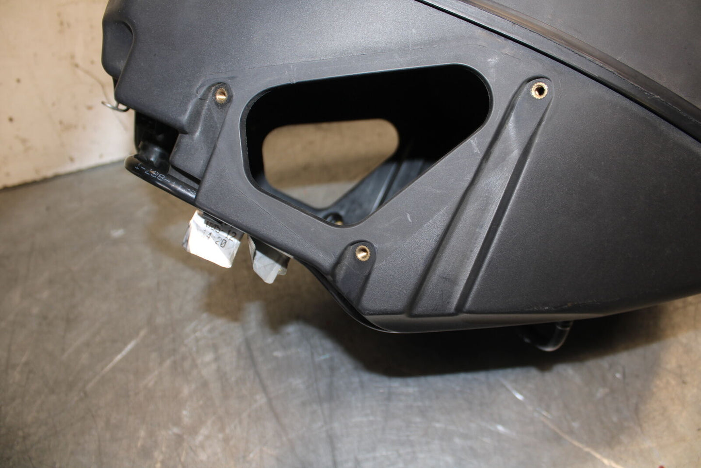 09-11 DUCATI 1198 AIRBOX AIR INTAKE FILTER BOX BB705