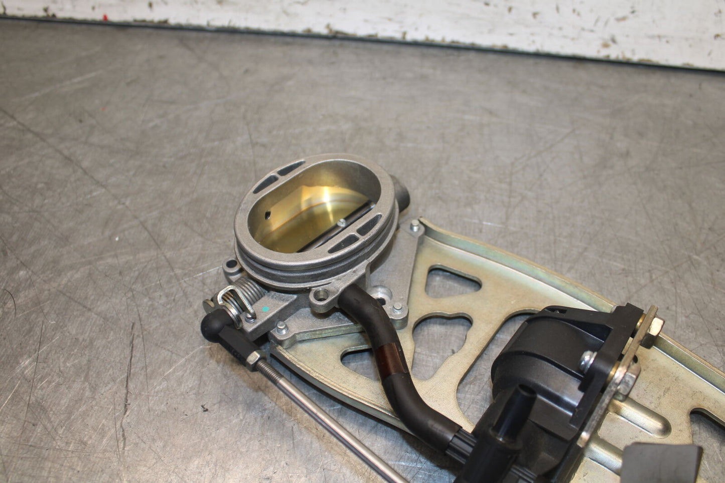 09-11 DUCATI 1198 THROTTLE BODIES BB705