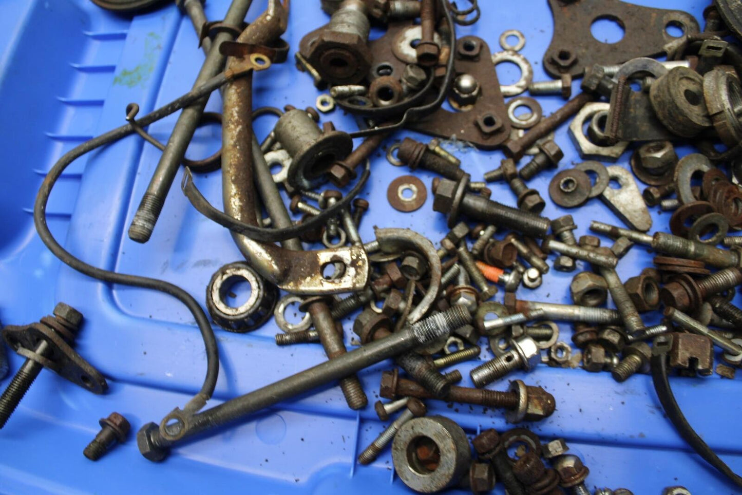 80-81 SUZUKI GS1000G ENGINE LEFTOVER BOLTS HARDWARE MOTOR SCREWS BB91