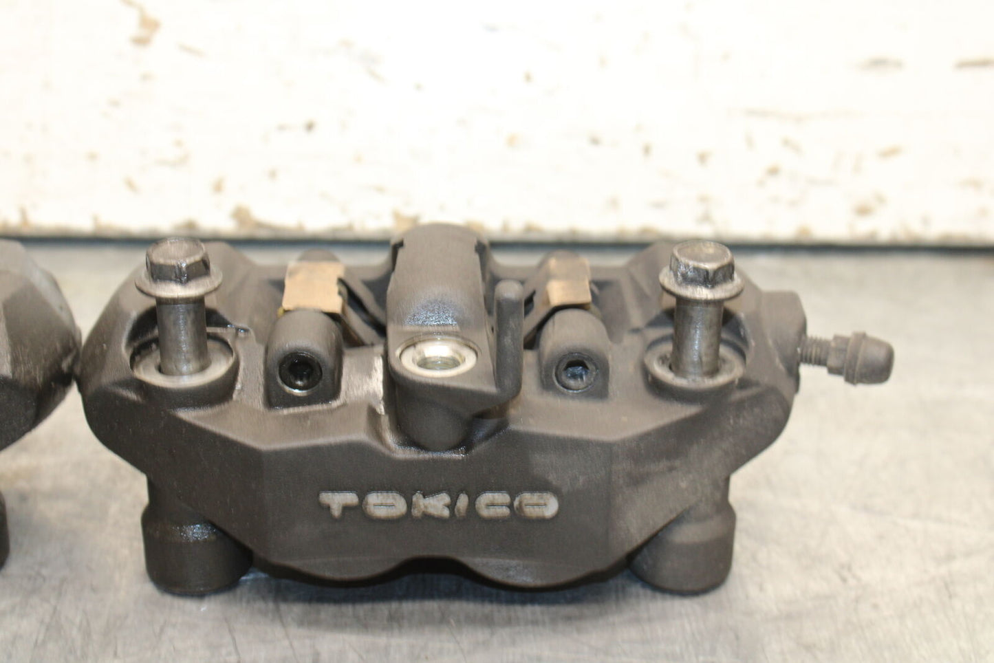 06-07 SUZUKI GSXR 600 RIGHT LEFT FRONT BRAKE CALIPER SET PAIR CALIPERS BB737