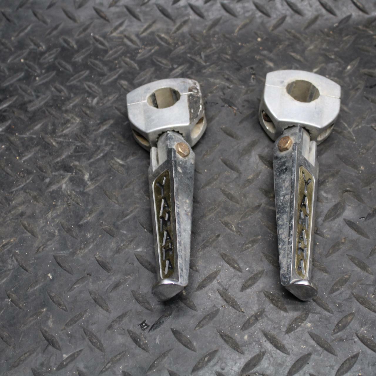 02 YAMAHA V STAR 1100 HIGHWAY FOOT RESTS PEGS STEPS SET PAIR BB199