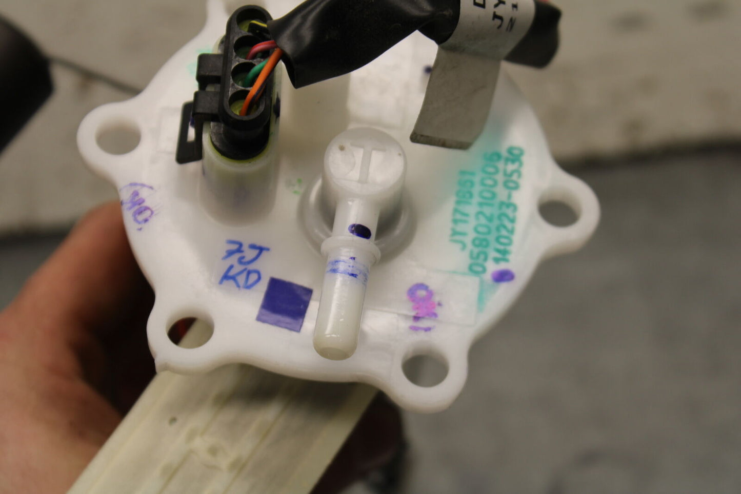 17-24 KTM 390 DUKE FUEL PUMP GAS PETROL SENDER UNIT BB734