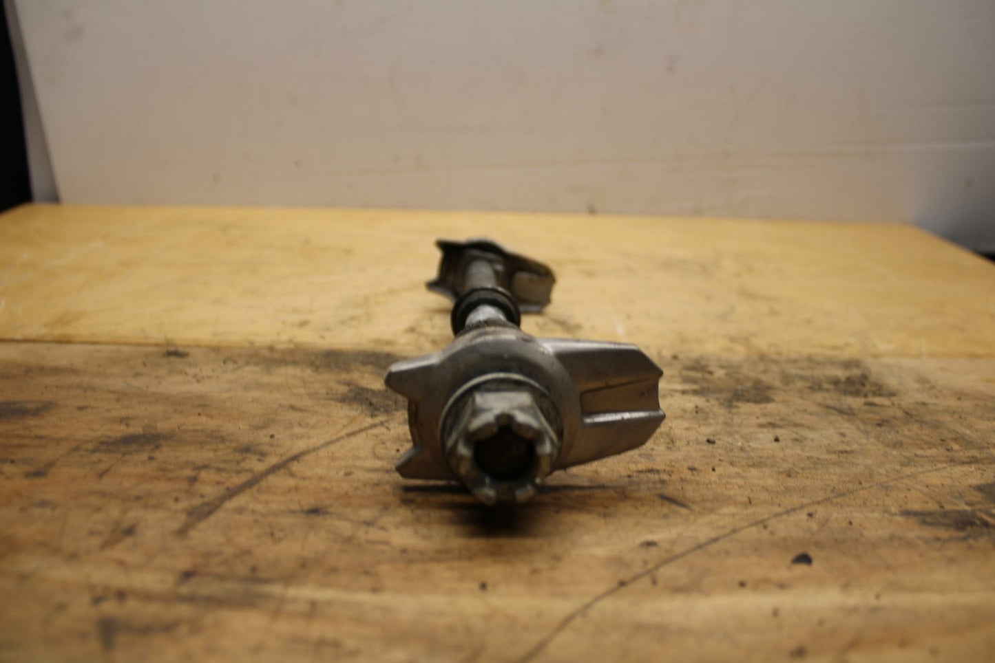 09-10 KAWASAKI ER-6N REAR AXLE BACK WHEEL RIM PIVOT BOLT AXEL BB325