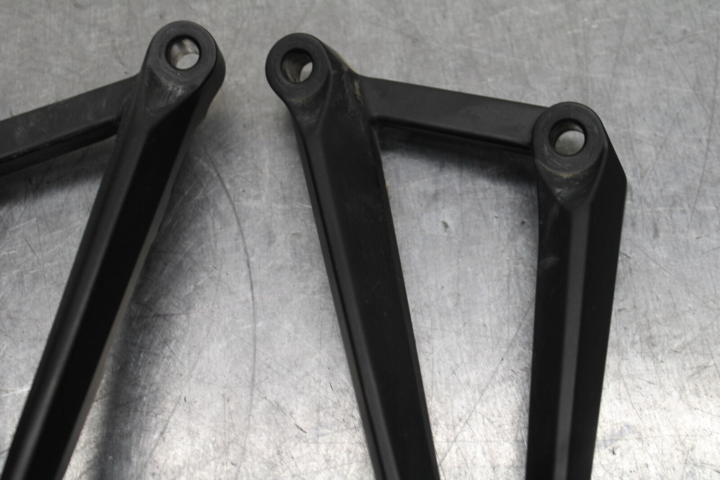 19-24 YAMAHA R3 REAR BACK PASSENGER PEG SET PAIR BB736