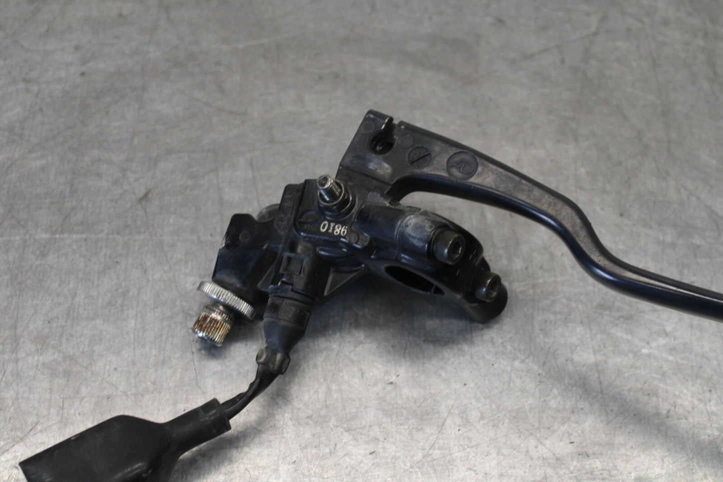 01-06 TRIUMPH TIGER 955I CLUTCH PERCH MOUNT WITH LEVER BB693