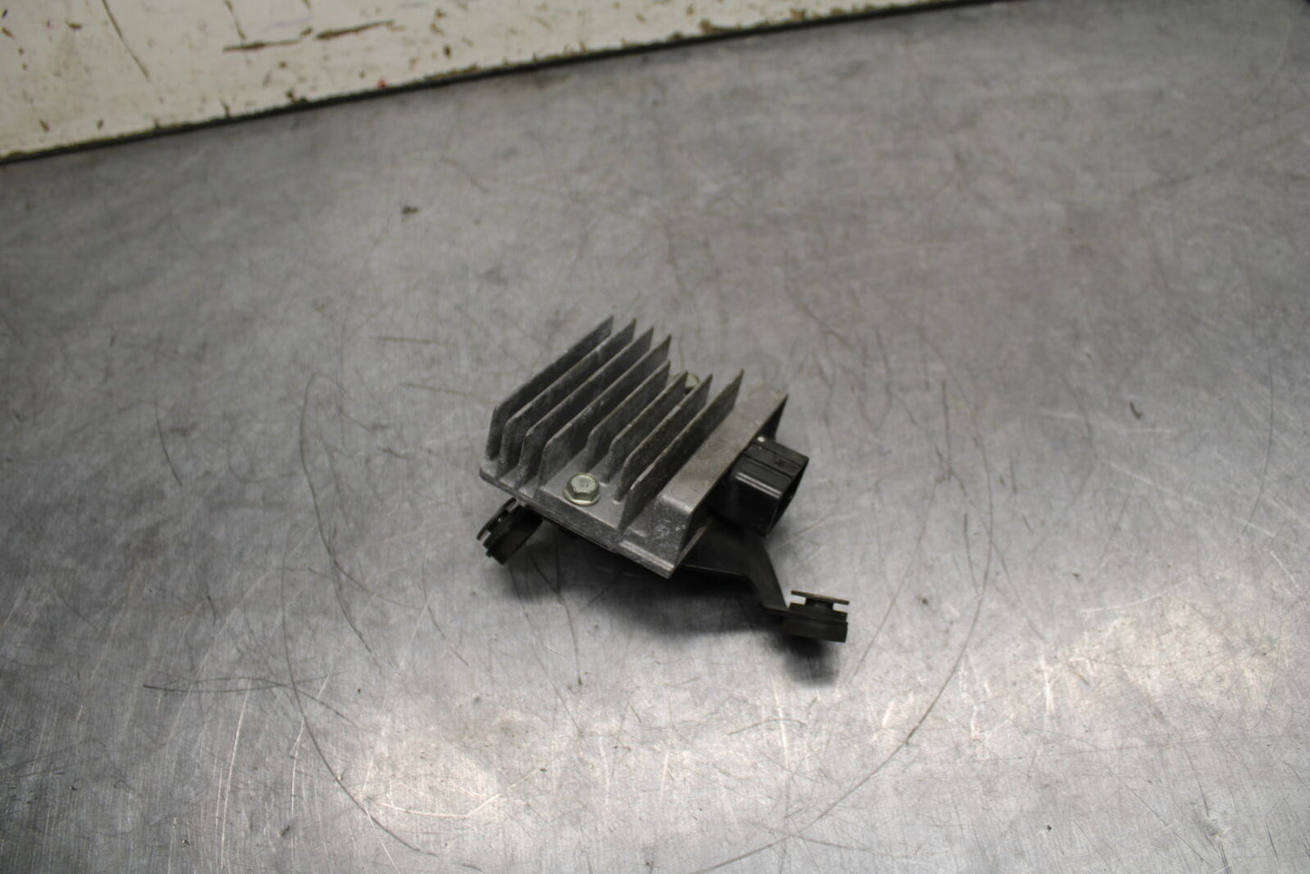 19-22 KAWASAKI Z400 RECTIFIER VOLTAGE REGULATOR BB738